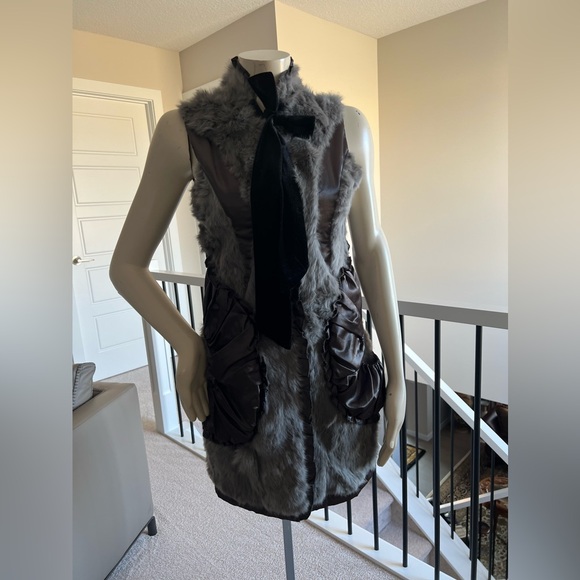 Vintage D&G RABBIT FUR VEST - Picture 1 of 13
